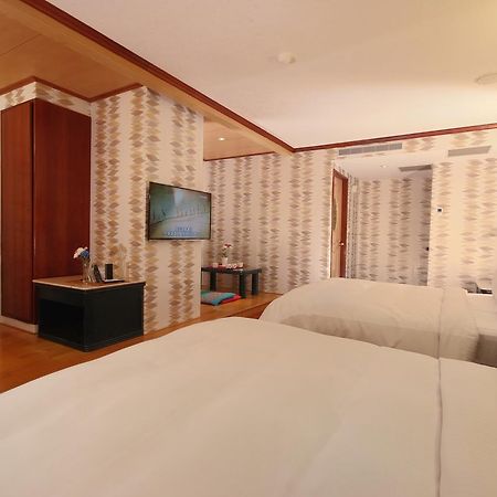 Pink Lotus Hotel Тайбэй Экстерьер фото