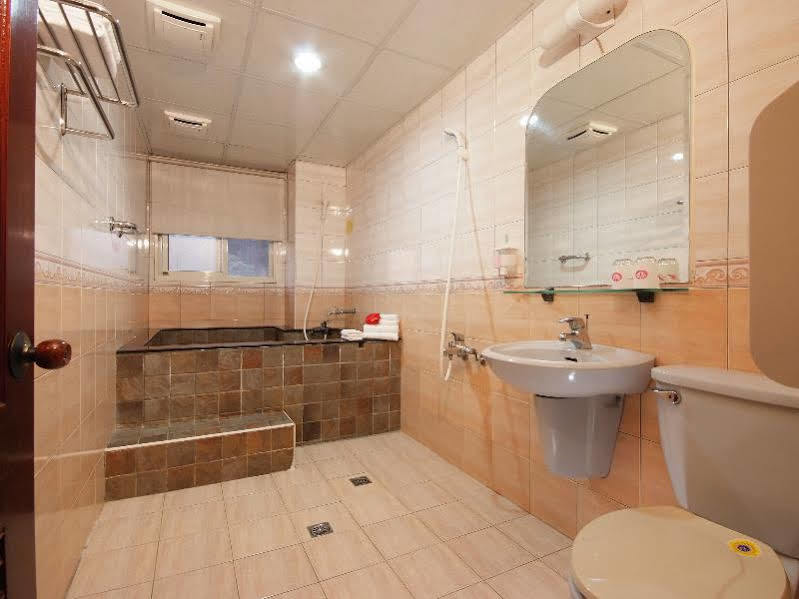 Pink Lotus Hotel Тайбэй Экстерьер фото