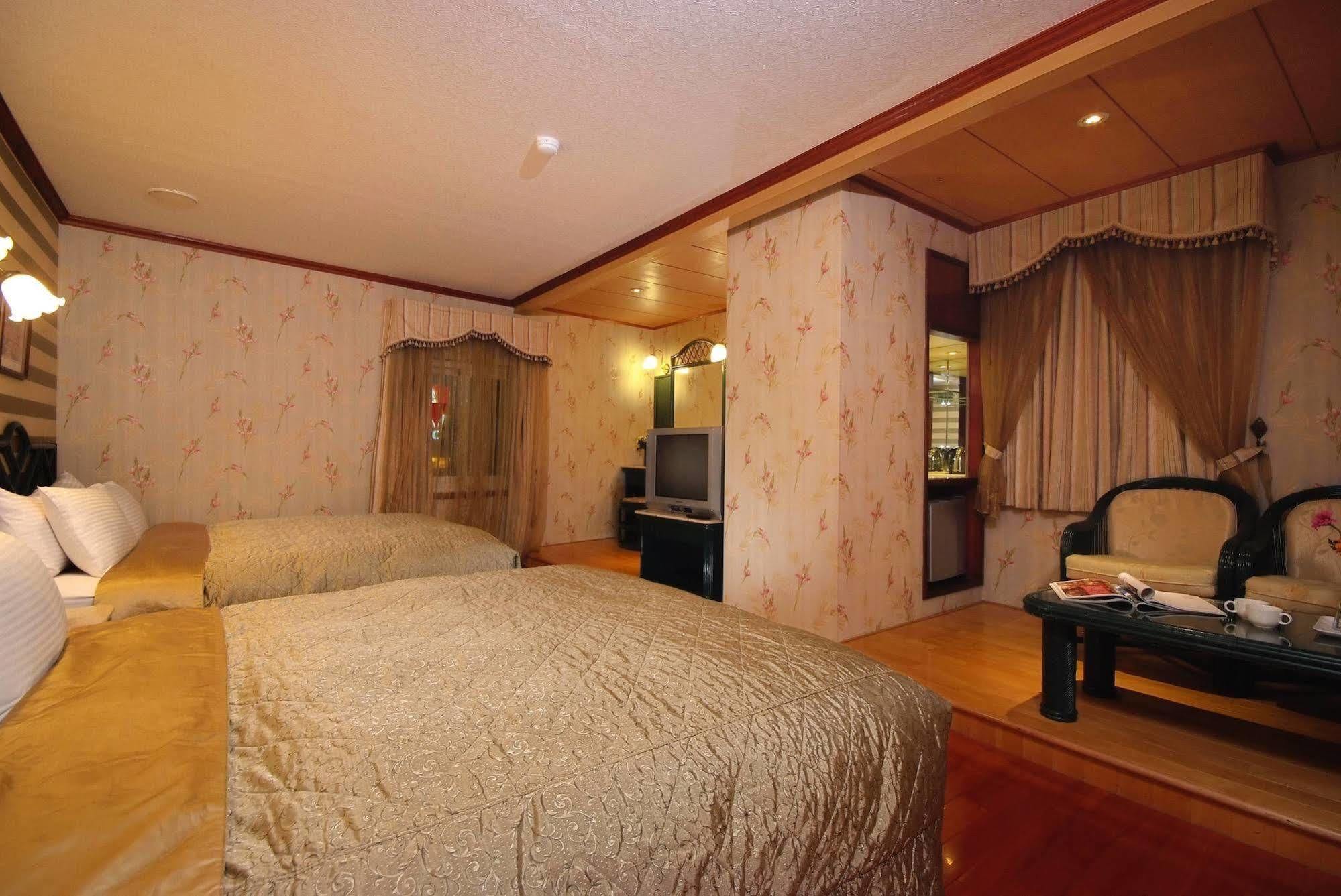 Pink Lotus Hotel Тайбэй Экстерьер фото